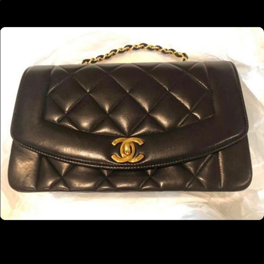 ❌RESERVED❌Chanel Diana 23 cm Small size- Lambskin